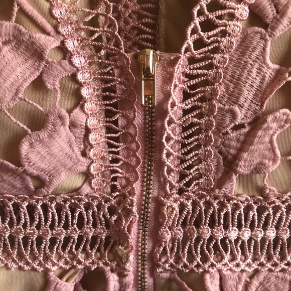 Romeo & Juliet Couture Double-V Lace Midi Dress - Picture 10 of 13